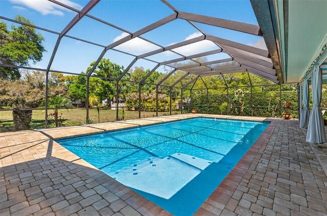 Building Photo - 2111 Paddock Cir