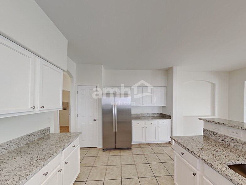 Building Photo - 124 E Calle Puente Azul