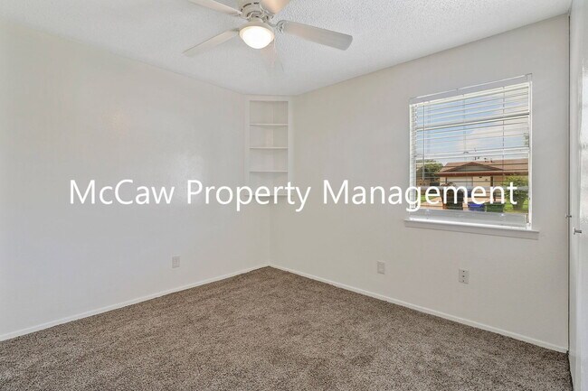 Building Photo - 12308 Knight Dr