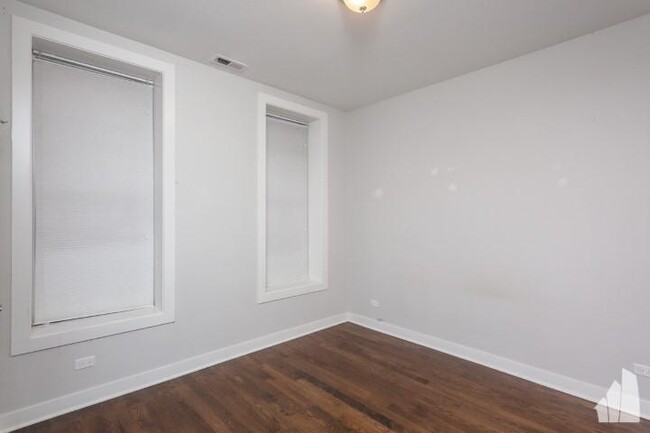 Building Photo - bedroom in Chicago IL 60614