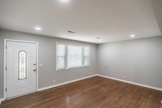 Building Photo - Remodeled Ranch In Hendersonville - Fenced...