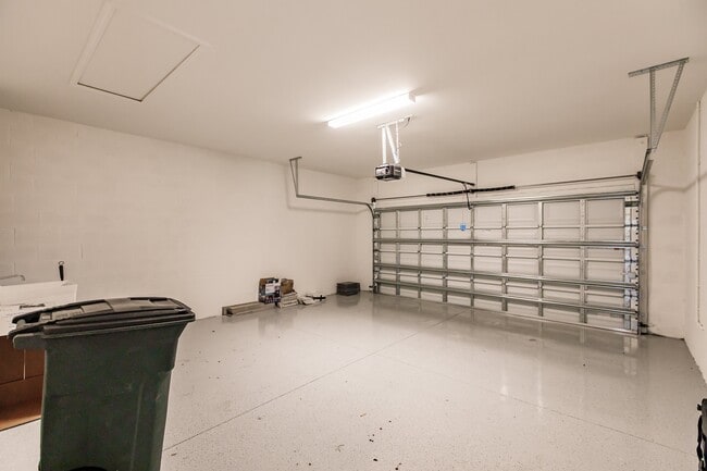 Building Photo - 11651 Solano Dr