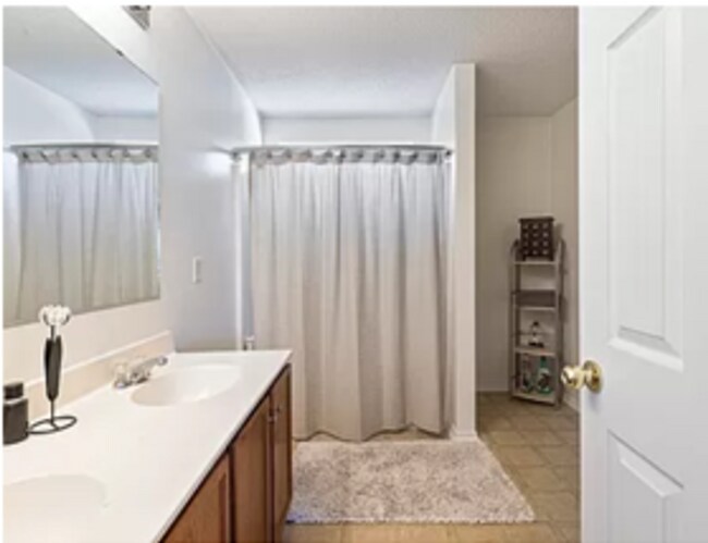 Building Photo - 825 Ashleaf Dr