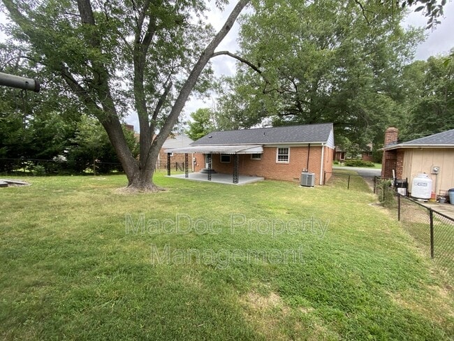 Building Photo - 304 Stratford Ave
