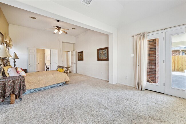 Building Photo - 2088 Silverthorn Ln
