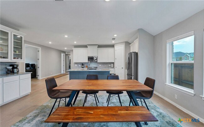 Building Photo - 1649 Ranch House