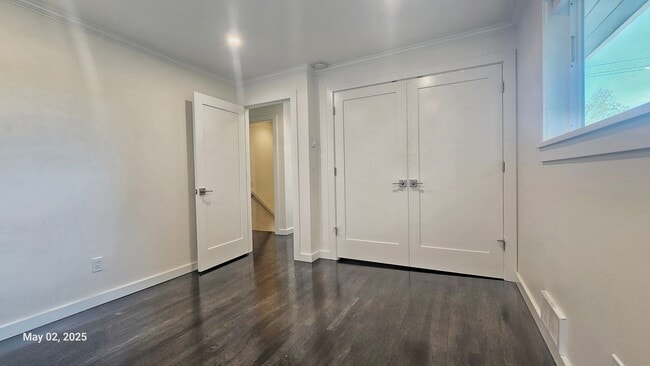 Building Photo - 3 Bed, 2 Bath Apartment in Prime Roosevelt...
