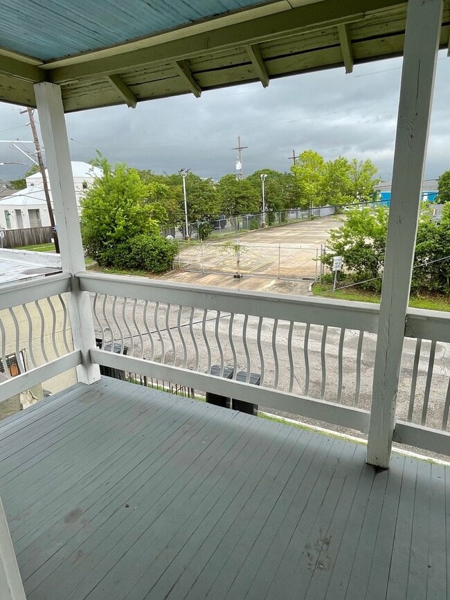 Building Photo - 2BD/1BA in Central City with shared backyard