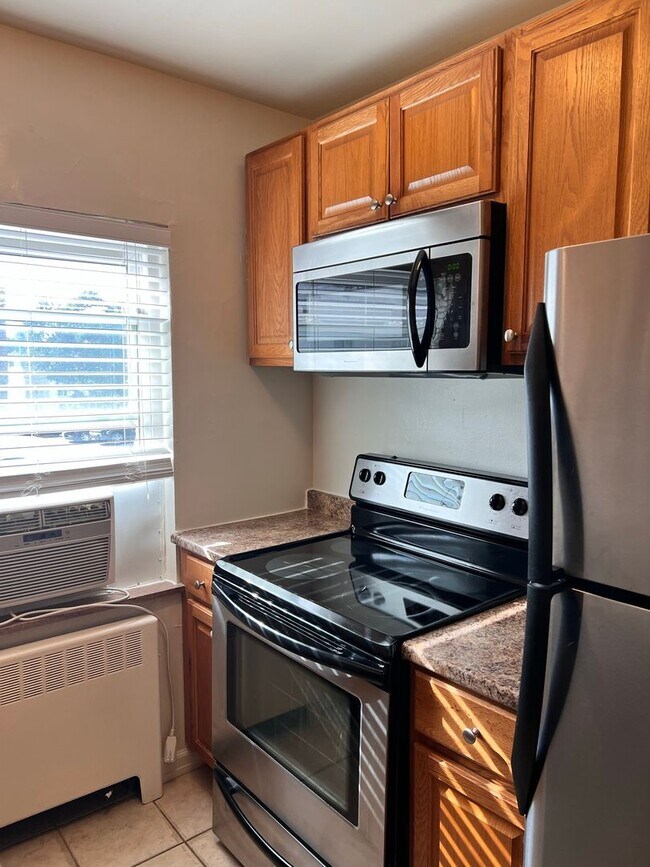 Interior Photo - 2750 Linshaw