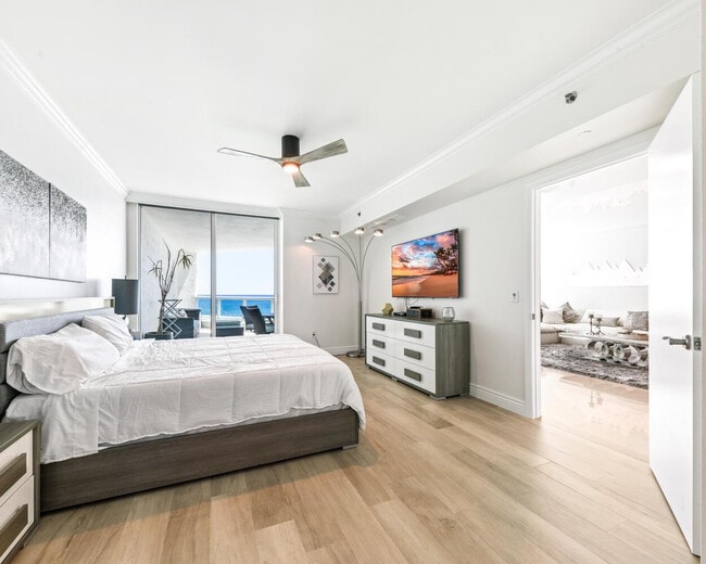 Building Photo - 101 S Fort Lauderdale Beach Blvd