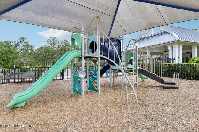 Building Photo - 10342 Benson Lake Dr