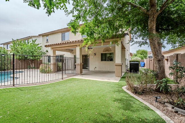 Building Photo - 2744 E Donato Dr