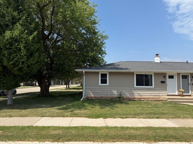 Building Photo - 952/954 7th Street