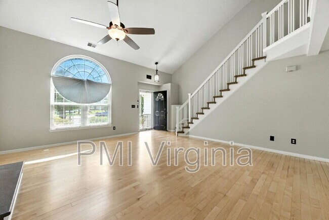Building Photo - 6811 Dickens Ct E
