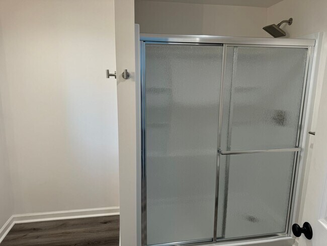 Building Photo - Updated 3 bedroom 2 bathroom duplex in his...