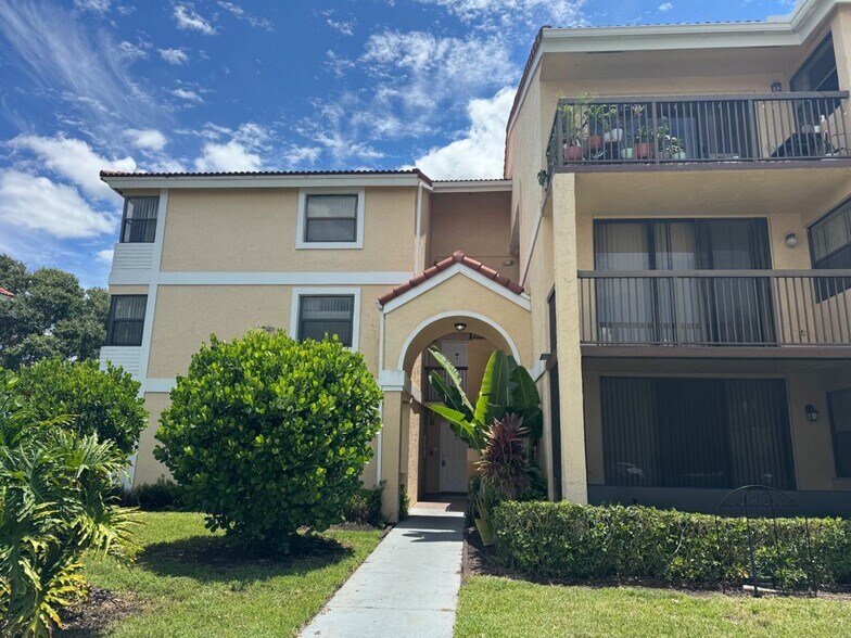 Building Photo - 5661 Riverside Dr