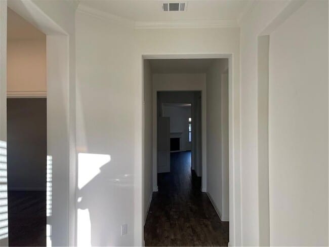 Building Photo - 208 Baralo St