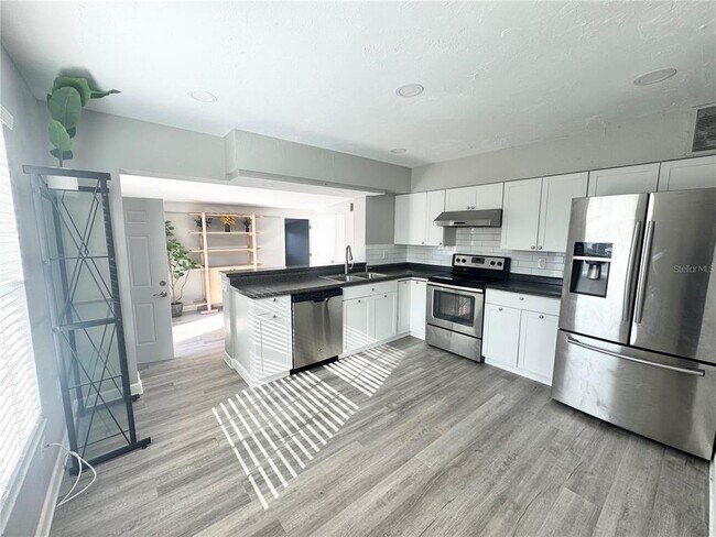 Building Photo - 3913 S Shade Ave