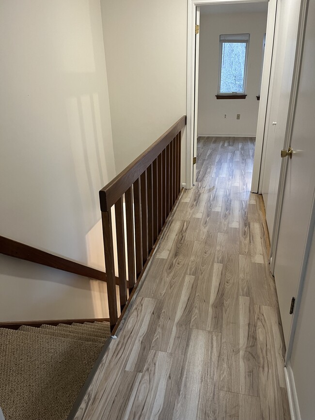 Building Photo - 116 Hilltop Dr