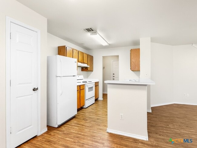 Building Photo - 825 Sagewood Trail