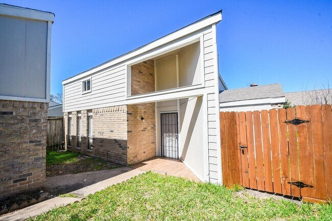 Building Photo - 11330 Bandlon Dr