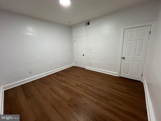 Building Photo - 121 S 55th St