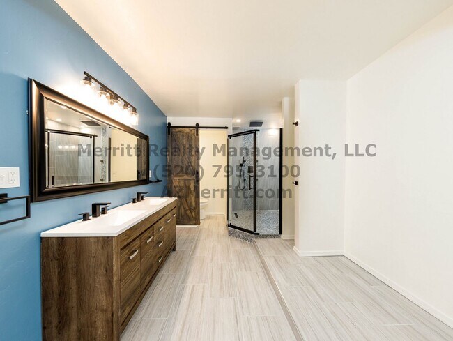 Building Photo - Sam Hughes 4 bedroom, 3 bath home with was...