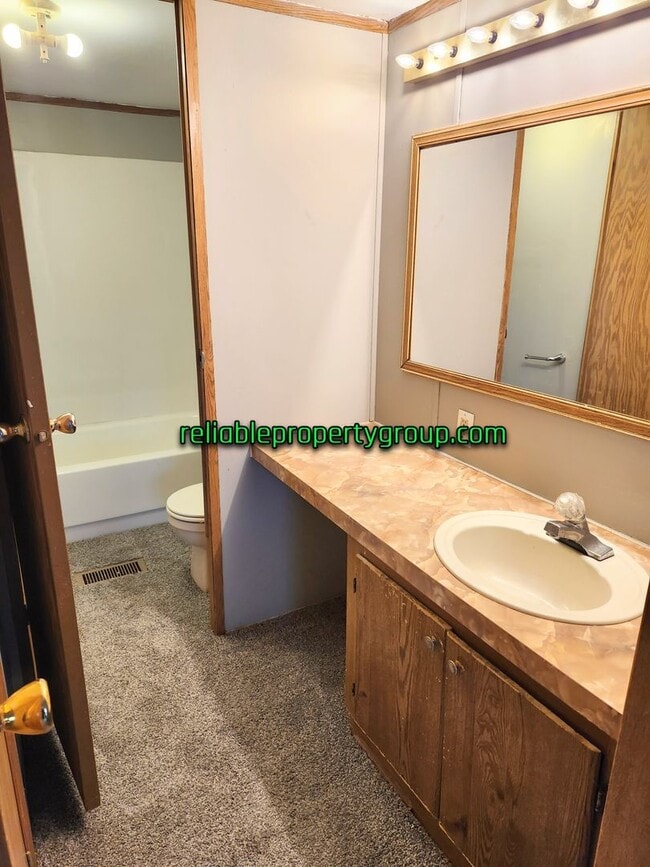 Building Photo - New Listing in Fort Wayne