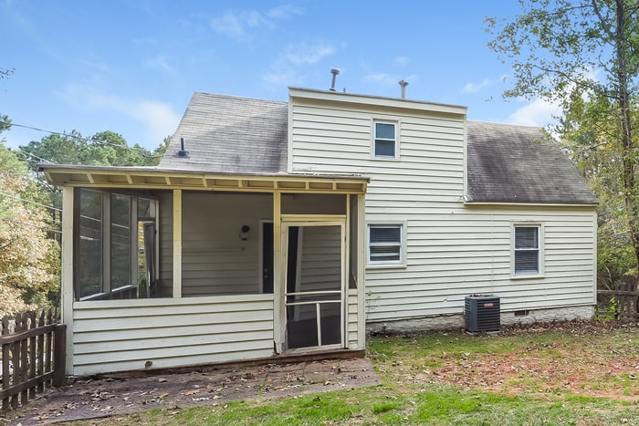 Building Photo - 245 Pinehurst Dr