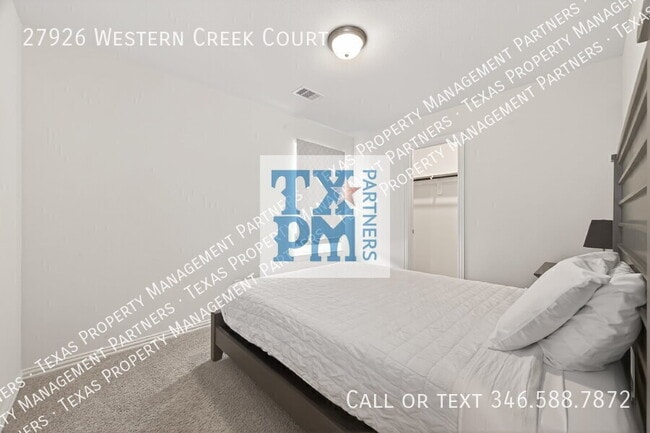 Building Photo - 27926 Western Crk Ct