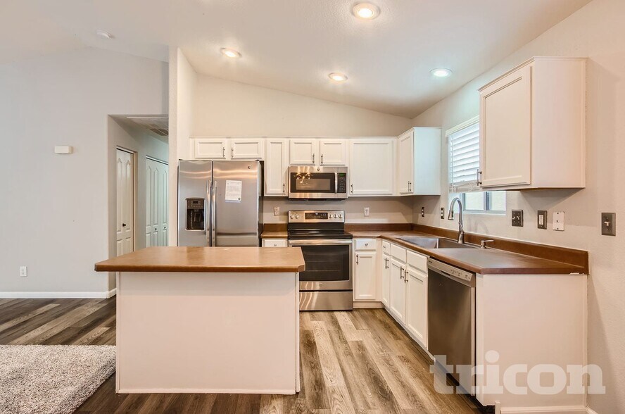 Building Photo - 22671 Scott Dr