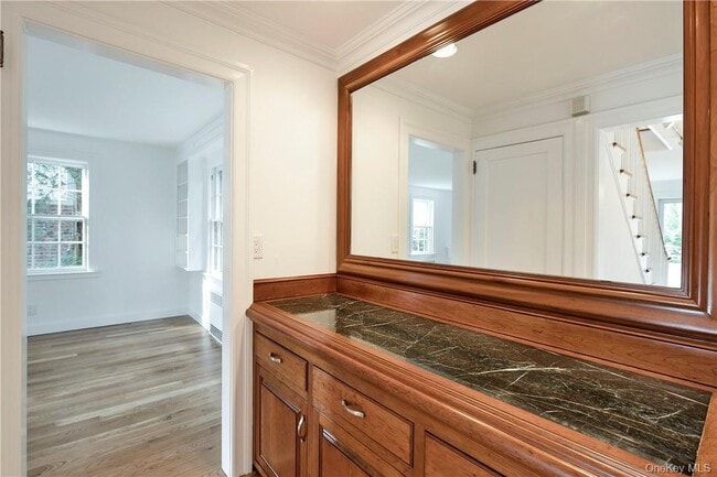 Building Photo - 19 Oneida St