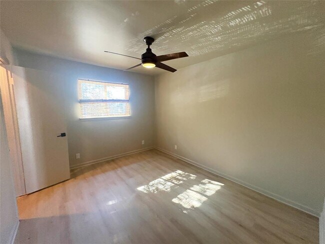 Building Photo - 620 S 1st St