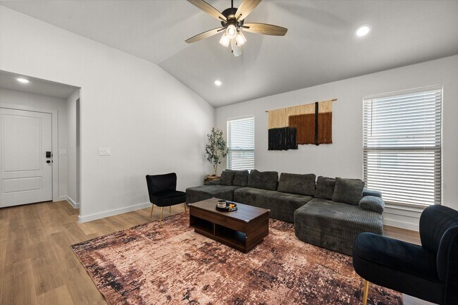 Building Photo - Four Beds, All Appliances, All Smiles!