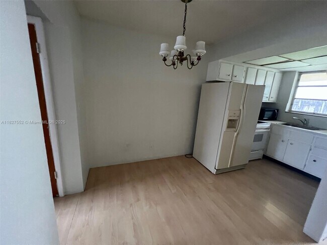 Building Photo - 4841 SW 45th Ave
