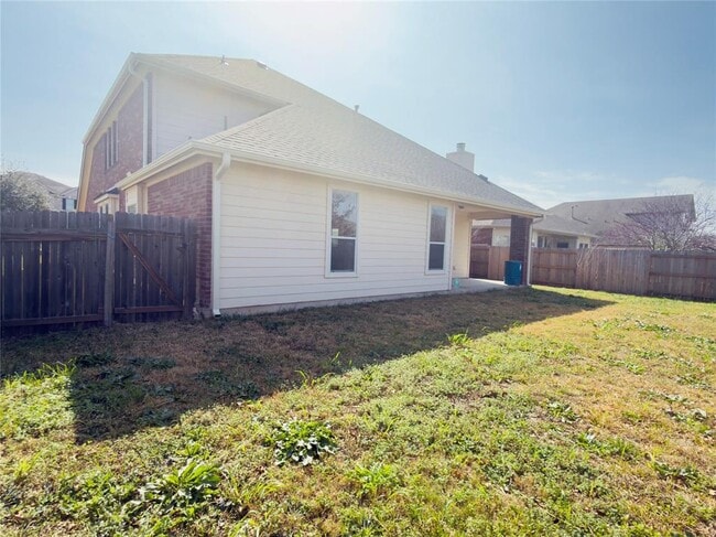 Building Photo - 3932 Links Ln