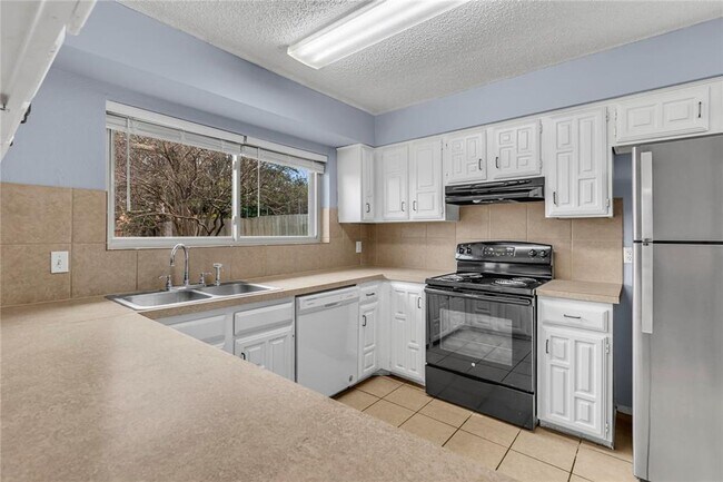 Building Photo - Nice 3 Bedroom, 2 Full Bath Home Located in SW Ft. Worth!