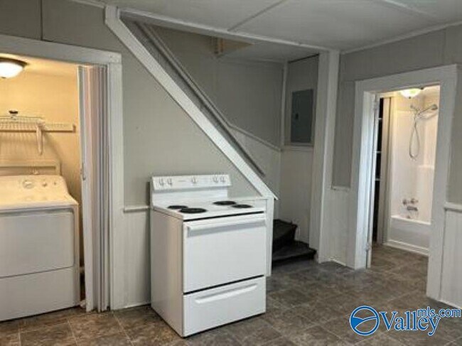 Building Photo - 3415 Alpine St SW