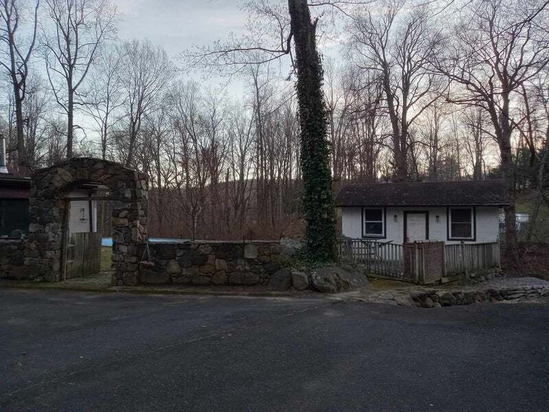 Building Photo - 4 Zinn Rd