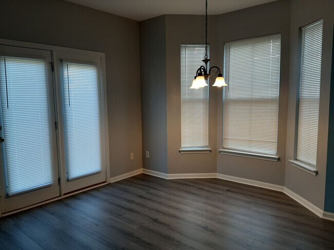 Building Photo - 194 Avonshire Dr