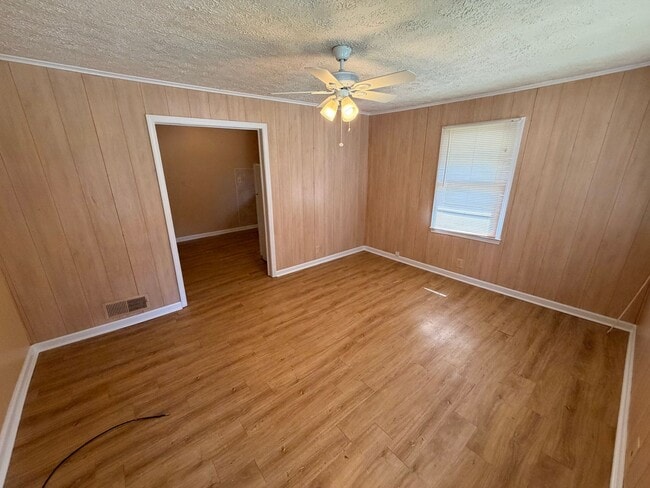 Building Photo - Just off the Covington Square!!!