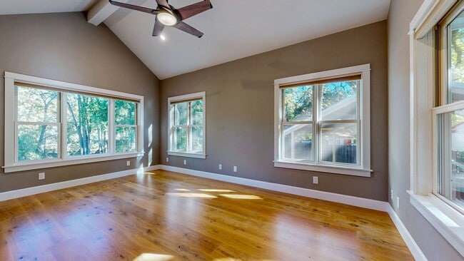 Building Photo - Serene 1 bedroom 1 bath Calistoga Home adj...