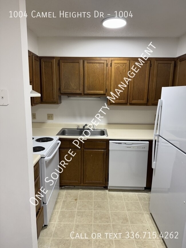 Building Photo - 1004 Camel Heights Dr