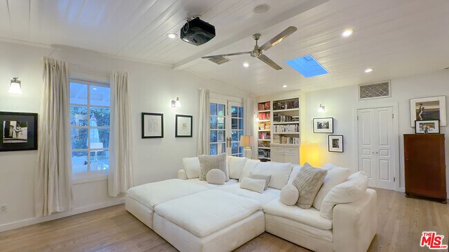 Building Photo - 1760 Nichols Canyon Rd