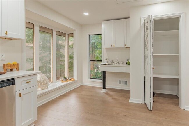 Building Photo - 2708 Spencers Trace NE