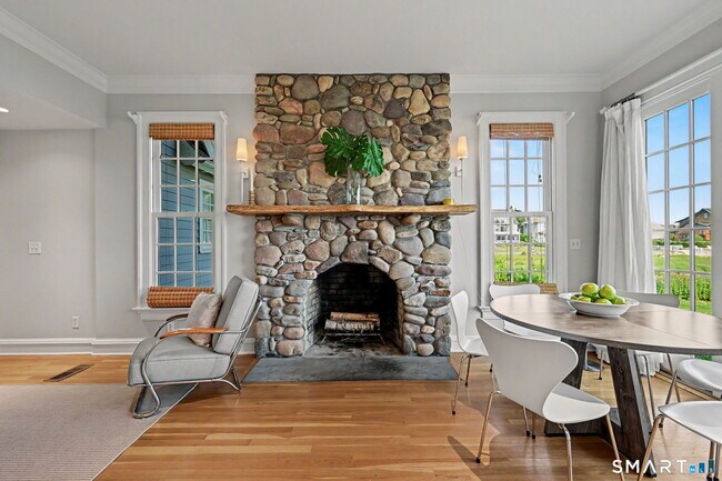 Building Photo - 71 Cove Ave