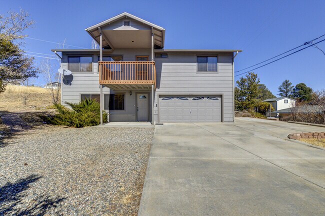 Primary Photo - 3 Bedroom 3 Bath home in Diamond Valley!