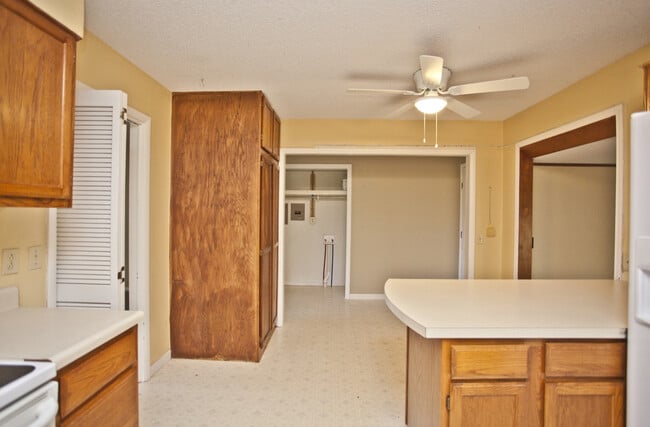 Building Photo - ***33 Sheneman Drive***