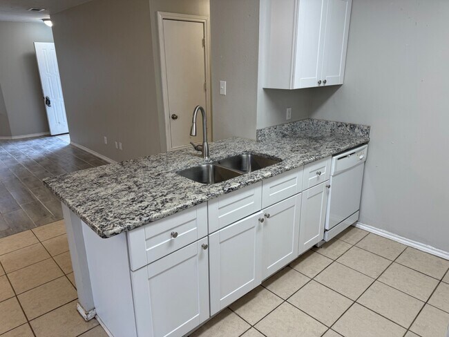 Building Photo - 4139 Stoneridge Dr