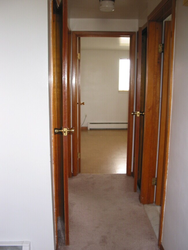 Building Photo - 461 Alberta Dr